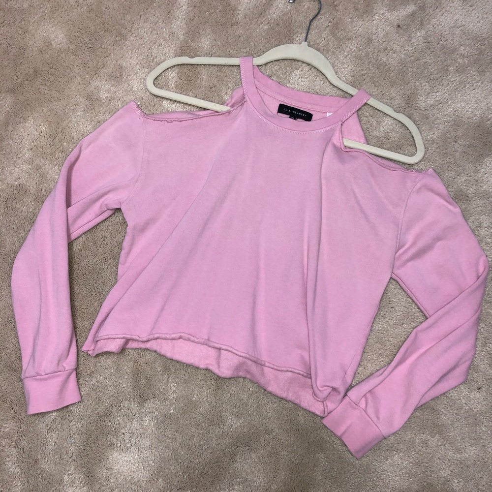 Cut out shoulder, long sleeve cropped top